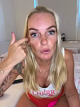 Snapshot of Missblondy39 chatting on 07/25/26, 05:05 Missblondy39 online show from 07/25/26, 05:05