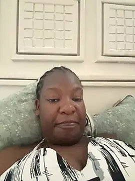 Snapshot of curvyreen chatting on 08/06/26, 10:17 curvyreen online show from 08/06/26, 10:17