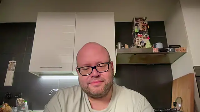 Snapshot of theitalianbear chatting on 12/02/24, 02:20 theitalianbear online show from 12/02/24, 02:20