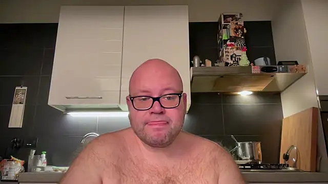 Snapshot of theitalianbear chatting on 12/23/24, 03:40 theitalianbear online show from 12/23/24, 03:40