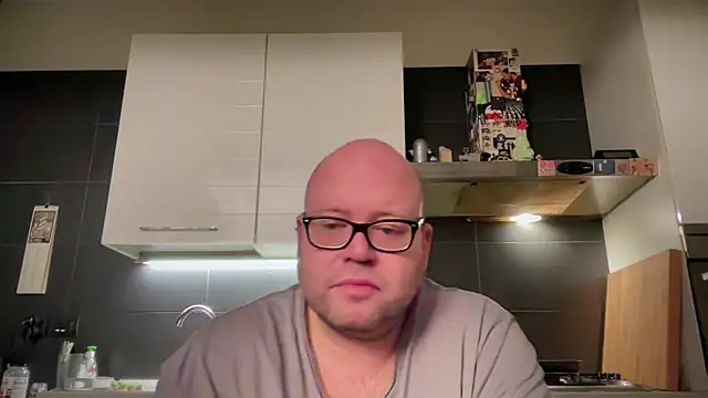 Snapshot of theitalianbear chatting on 12/24/24, 02:54 theitalianbear online show from 12/24/24, 02:54