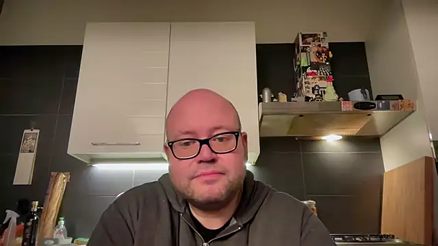 Snapshot of theitalianbear chatting on 12/27/24, 04:32 theitalianbear online show from 12/27/24, 04:32