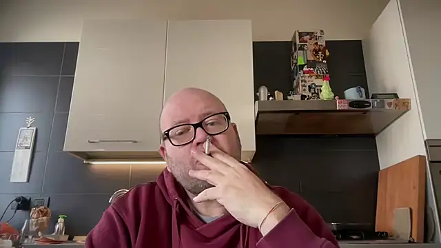 Snapshot of theitalianbear chatting on 01/21/25, 10:30 theitalianbear online show from 01/21/25, 10:30