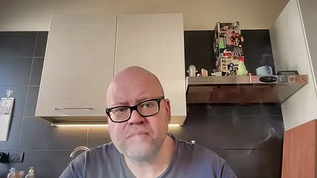 Snapshot of theitalianbear chatting on 02/04/25, 11:05 theitalianbear online show from 02/04/25, 11:05