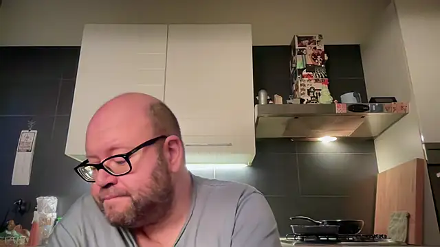 Snapshot of theitalianbear chatting on 02/21/25, 05:35 theitalianbear online show from 02/21/25, 05:35