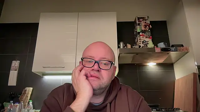 Snapshot of theitalianbear chatting on 02/27/25, 12:32 theitalianbear online show from 02/27/25, 12:32