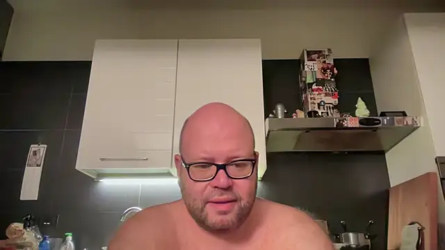 Snapshot of theitalianbear chatting on 09/12/25, 04:01 theitalianbear online show from 09/12/25, 04:01