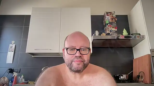 Snapshot of theitalianbear chatting on 09/17/25, 11:01 theitalianbear online show from 09/17/25, 11:01