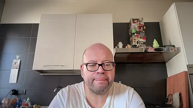 Snapshot of theitalianbear chatting on 09/28/25, 10:42 theitalianbear online show from 09/28/25, 10:42