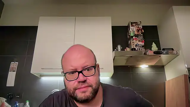 Snapshot of theitalianbear chatting on 10/14/25, 02:34 theitalianbear online show from 10/14/25, 02:34