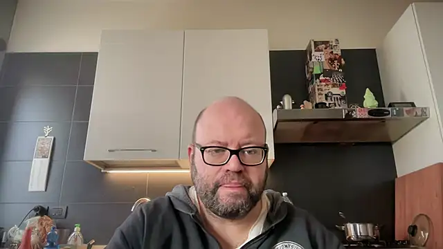 Snapshot of theitalianbear chatting on 10/17/25, 10:07 theitalianbear online show from 10/17/25, 10:07