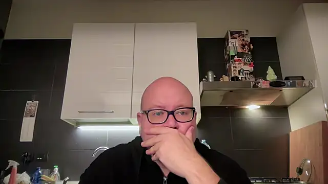 Snapshot of theitalianbear chatting on 10/19/25, 12:22 theitalianbear online show from 10/19/25, 12:22