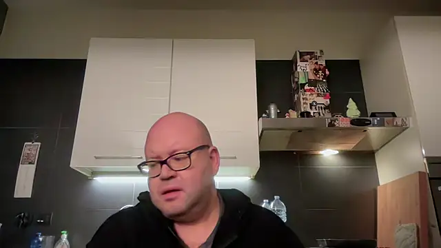 Snapshot of theitalianbear chatting on 10/21/25, 02:56 theitalianbear online show from 10/21/25, 02:56