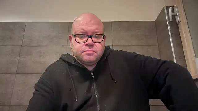 Snapshot of theitalianbear chatting on 10/22/25, 04:02 theitalianbear online show from 10/22/25, 04:02