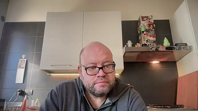 Snapshot of theitalianbear chatting on 11/05/25, 08:36 theitalianbear online show from 11/05/25, 08:36