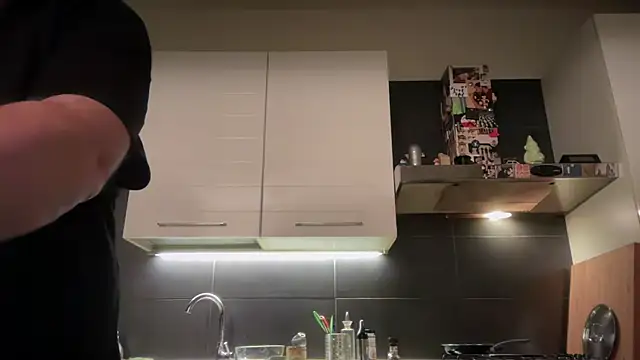 Snapshot of theitalianbear chatting on 11/06/25, 04:13 theitalianbear online show from 11/06/25, 04:13