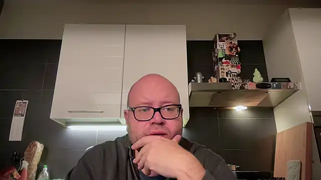 Snapshot of theitalianbear chatting on 11/22/25, 04:11 theitalianbear online show from 11/22/25, 04:11