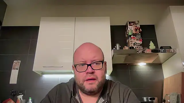 Snapshot of theitalianbear chatting on 11/28/25, 05:21 theitalianbear online show from 11/28/25, 05:21