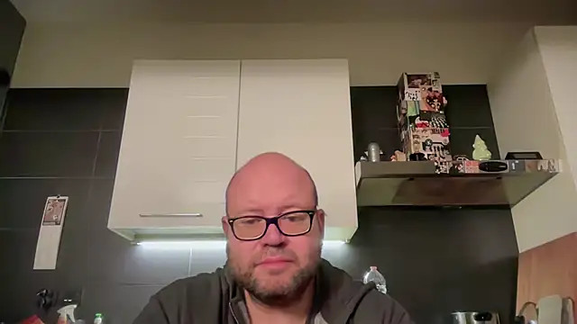 Snapshot of theitalianbear chatting on 11/29/25, 12:02 theitalianbear online show from 11/29/25, 12:02