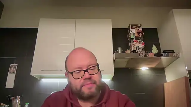 Snapshot of theitalianbear chatting on 12/15/25, 11:20 theitalianbear online show from 12/15/25, 11:20