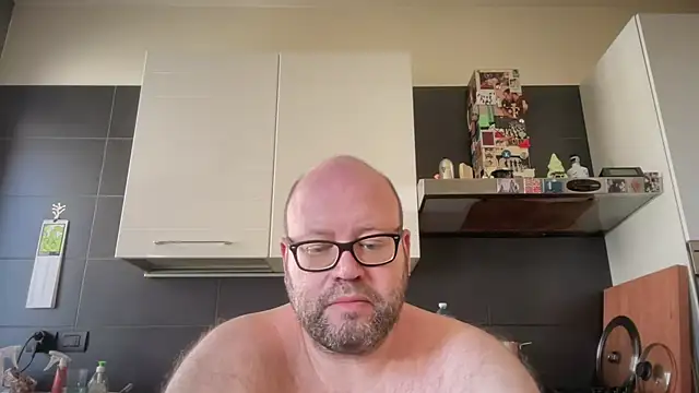 Snapshot of theitalianbear chatting on 05/13/26, 11:29 theitalianbear online show from 05/13/26, 11:29
