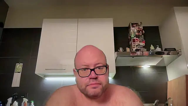 Snapshot of theitalianbear chatting on 05/31/26, 12:30 theitalianbear online show from 05/31/26, 12:30