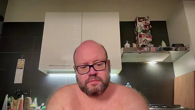 Snapshot of theitalianbear chatting on 06/21/26, 02:36 theitalianbear online show from 06/21/26, 02:36