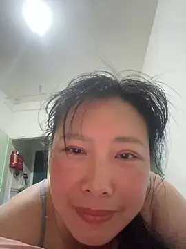 Snapshot of linlin-717 chatting on 08/01/26, 12:59 linlin-717 online show from 08/01/26, 12:59