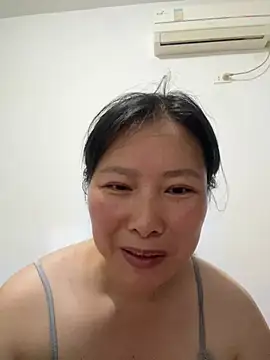 Snapshot of linlin-717 chatting on 08/03/26, 02:11 linlin-717 online show from 08/03/26, 02:11
