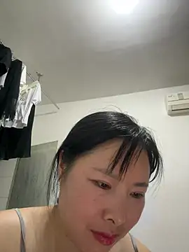 Snapshot of linlin-717 chatting on 08/05/26, 11:02 linlin-717 online show from 08/05/26, 11:02