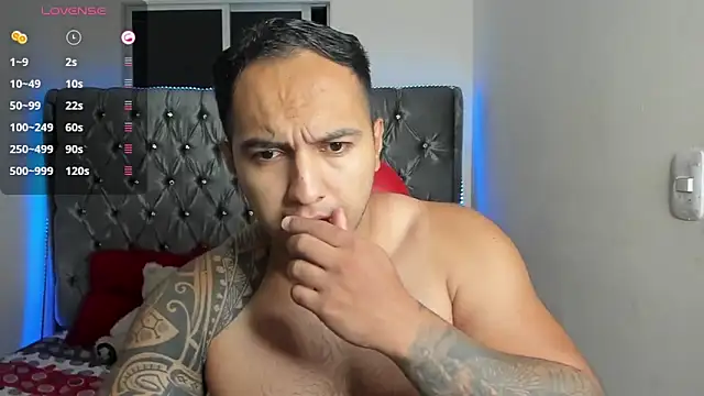 Snapshot of mrloganfuck1 chatting on 04/27/26, 04:54 mrloganfuck1 online show from 04/27/26, 04:54