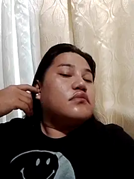 Snapshot of Andrea0414 chatting on 10/23/25, 10:19 Andrea0414 online show from 10/23/25, 10:19