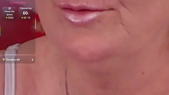 Snapshot of LadyAlana chatting on 12/18/25, 09:21 LadyAlana online show from 12/18/25, 09:21