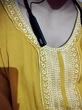 Snapshot of Pooja_kumari_001 chatting on 07/31/26, 04:39 Pooja kumari 001 online show from 07/31/26, 04:39