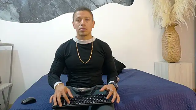 Snapshot of Thiago_16 chatting on 08/05/26, 03:31 Thiago 16 online show from 08/05/26, 03:31