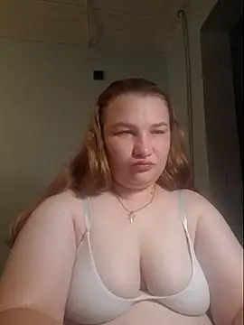 Jullia000 online show from 08/04/26, 07:49