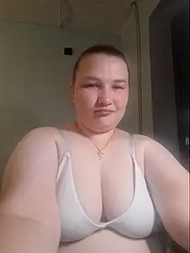 Jullia000 online show from 08/05/26, 09:06