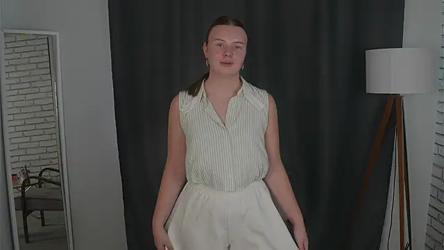 Snapshot of IsobelBoderick chatting on 08/05/26, 05:21 IsobelBoderick online show from 08/05/26, 05:21