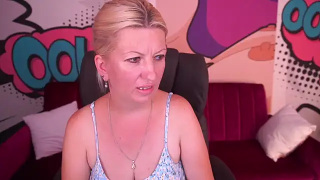 Sofi Moonn online show from 08/08/26, 12:29