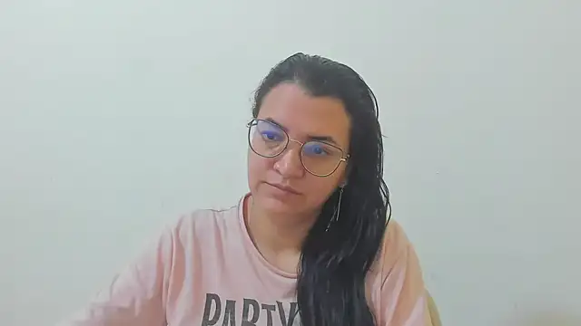 Snapshot of MARILYN_GARCIA chatting on 12/21/25, 02:57 MARILYN GARCIA online show from 12/21/25, 02:57