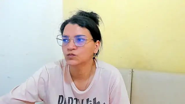 Snapshot of MARILYN_GARCIA chatting on 04/10/26, 02:11 MARILYN GARCIA online show from 04/10/26, 02:11