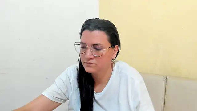 Snapshot of MARILYN_GARCIA chatting on 05/01/26, 03:27 MARILYN GARCIA online show from 05/01/26, 03:27