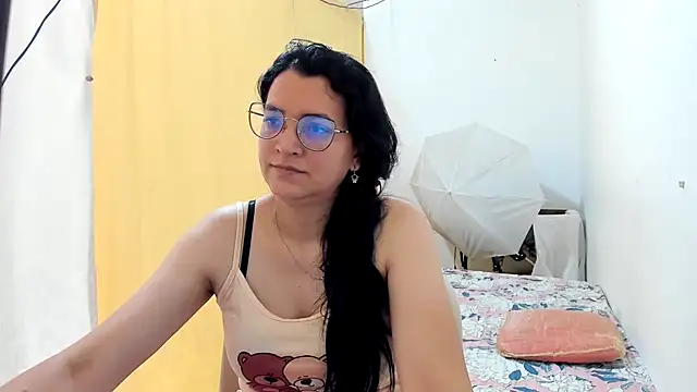 Snapshot of MARILYN_GARCIA chatting on 05/21/26, 03:52 MARILYN GARCIA online show from 05/21/26, 03:52