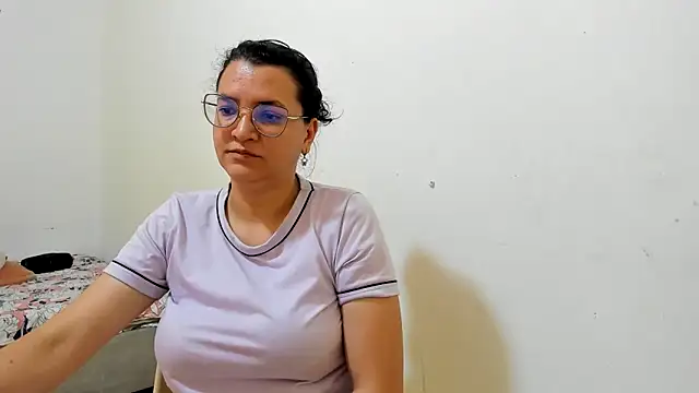 Snapshot of MARILYN_GARCIA chatting on 06/15/26, 03:03 MARILYN GARCIA online show from 06/15/26, 03:03
