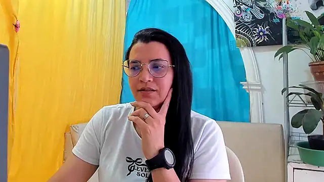 Snapshot of MARILYN_GARCIA chatting on 07/14/26, 04:13 MARILYN GARCIA online show from 07/14/26, 04:13