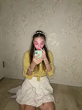 Snapshot of Shy_Little_Mia chatting on 08/07/26, 06:32 Shy Little Mia online show from 08/07/26, 06:32
