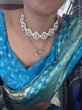 Snapshot of saxpooja chatting on 08/07/26, 03:03 saxpooja online show from 08/07/26, 03:03