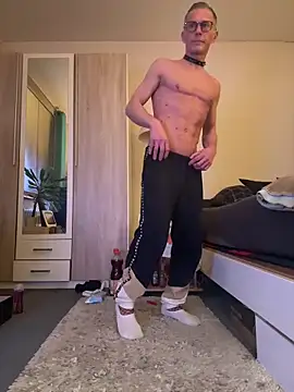 slaveboy2016xh online show from 01/03/25, 10:29