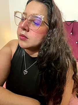 Snapshot of shara_ chatting on 11/05/25, 02:33 shara online show from 11/05/25, 02:33