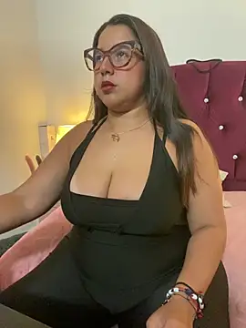 Snapshot of shara_ chatting on 12/20/25, 02:29 shara online show from 12/20/25, 02:29